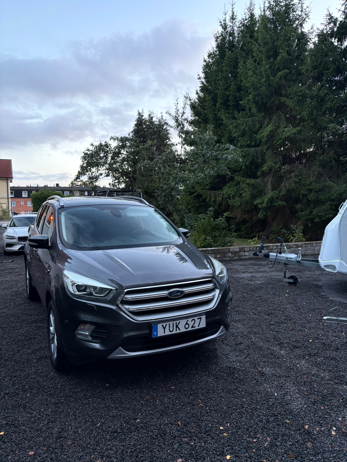 Ford Kuga 1.5 EcoBoost Manuell 2018, bild 2/5