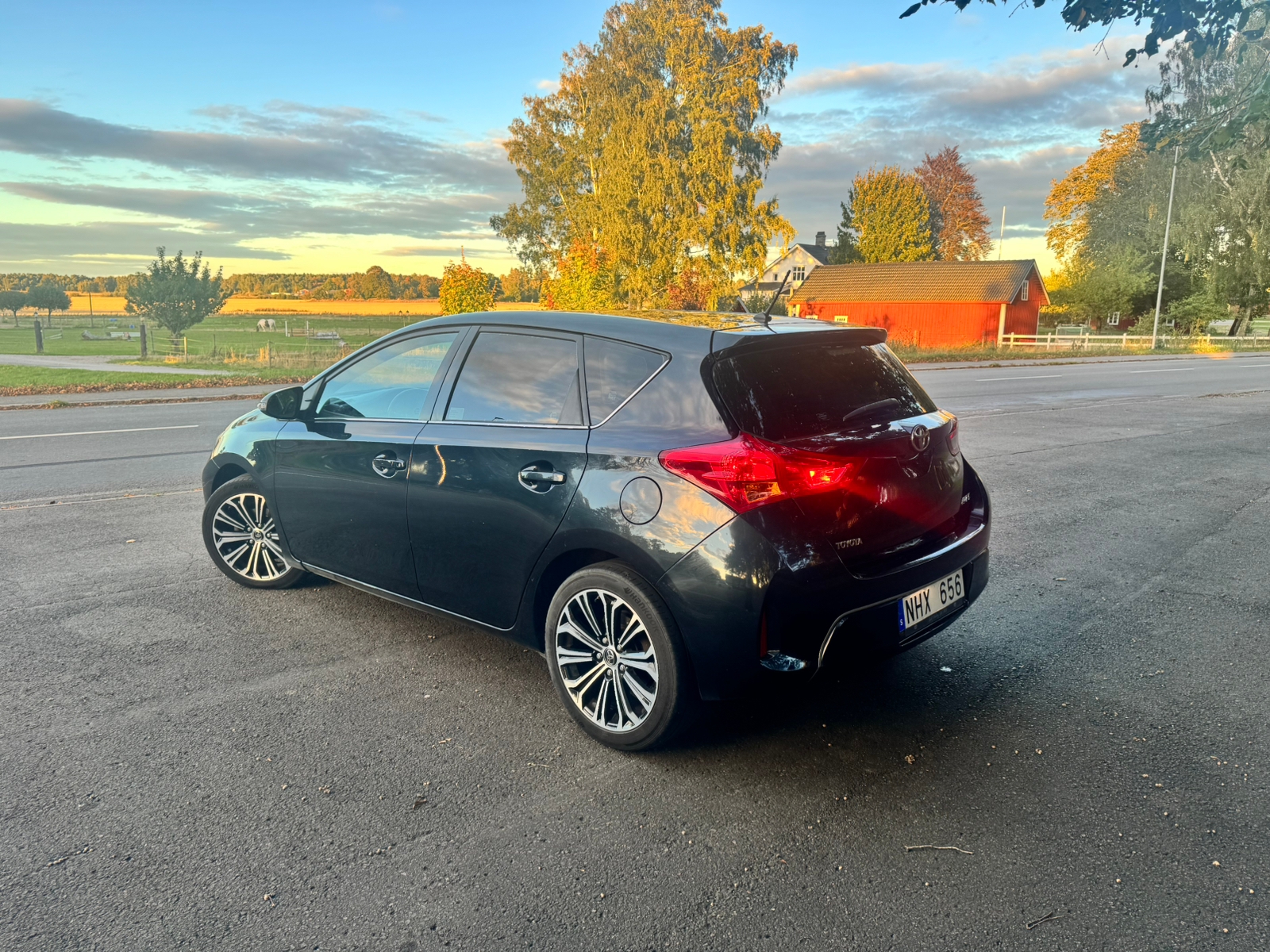 Toyota Auris 1.4 D-4D Manuell 2013, bild 2/10