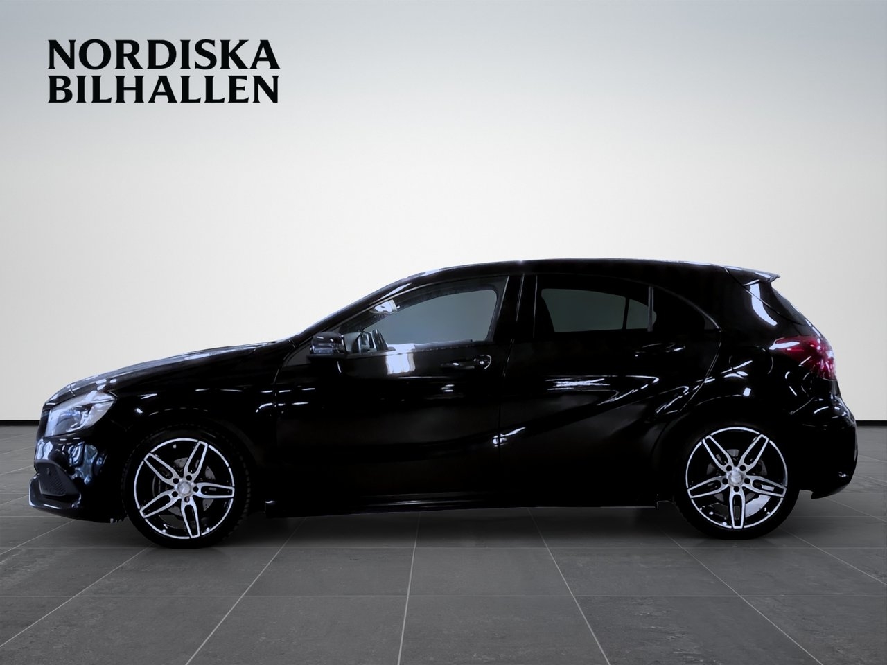 Mercedes-Benz A 180 d 7G-DCT AMG Line 2016, bild 4/10