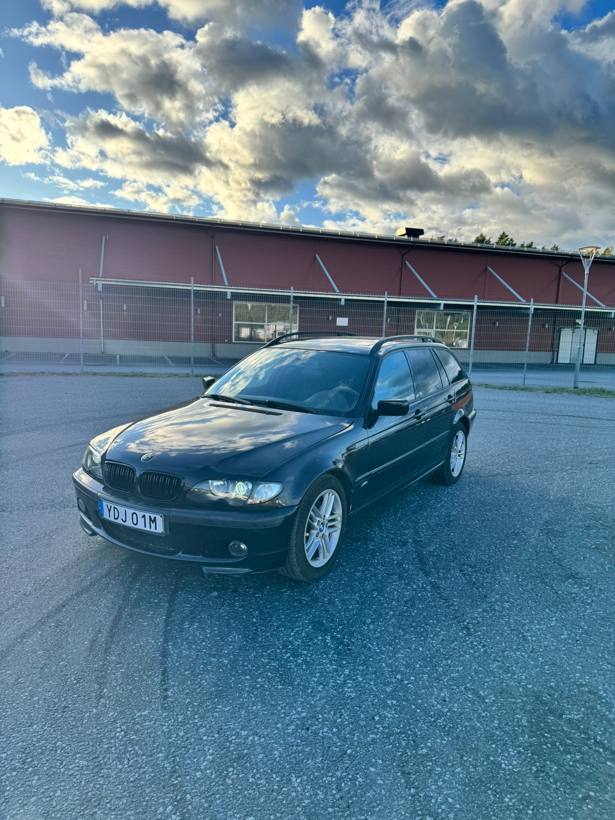 BMW 330 i Touring Manuell M-sport 2002, bild 2/5