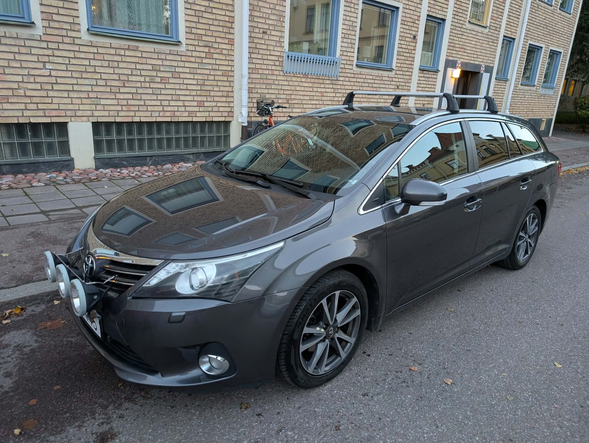 Toyota Avensis Kombi 2.0 D-4D Manuell 2012, bild 7/8