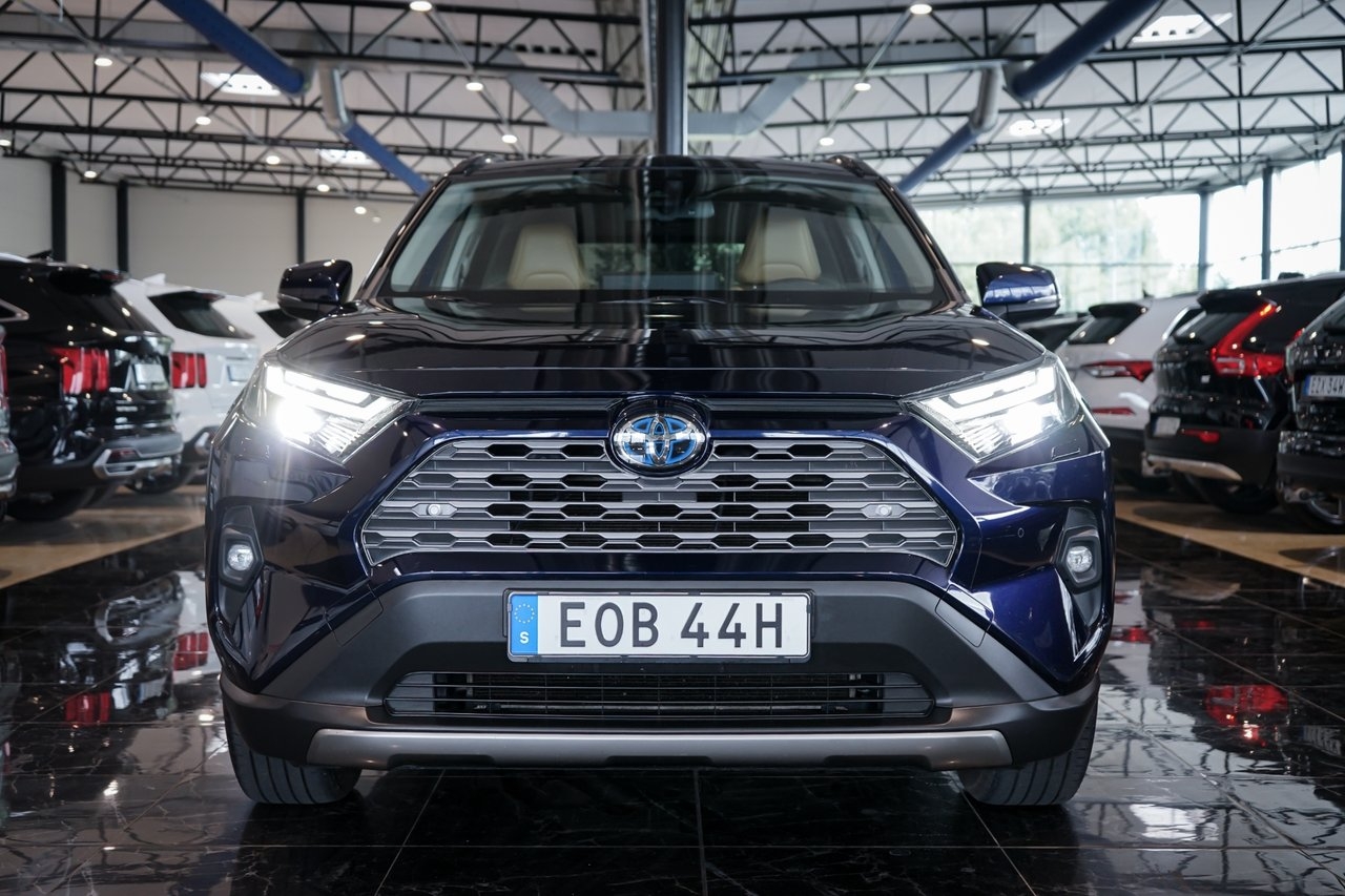 Toyota RAV4 Hybrid AWD-i E-CVT Executive 2023, kuva 2/10