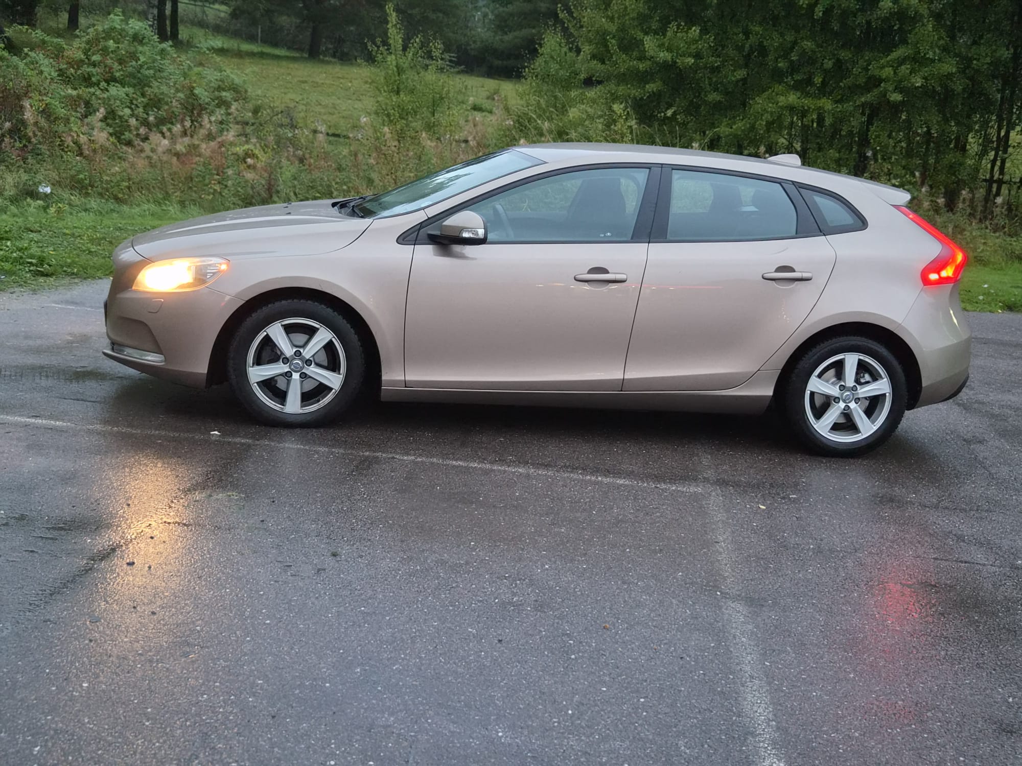 Volvo V40 D2 Manuell 2014, bild 2/10