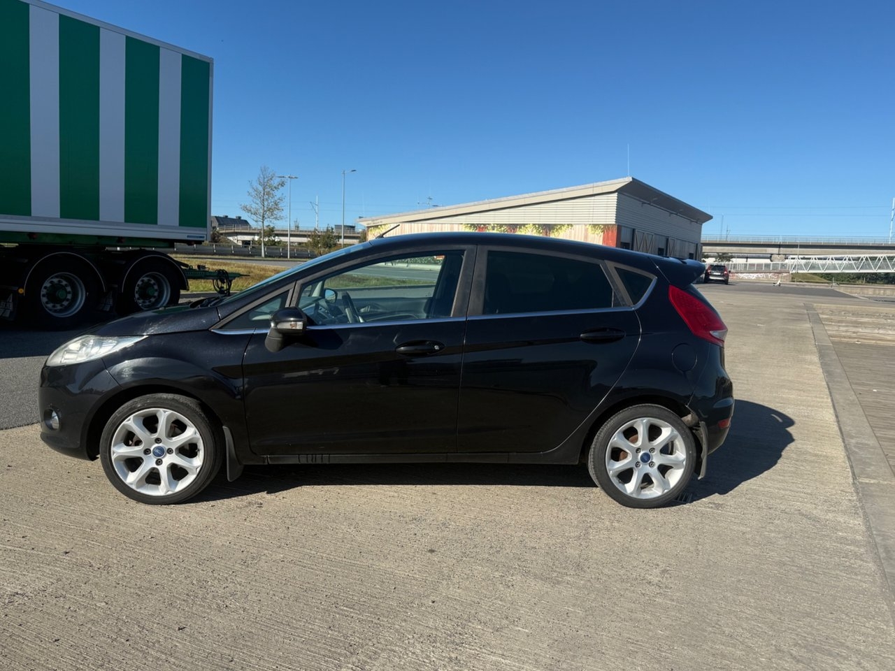 Ford Fiesta 5-dörrar 1.4 TDCi Titanium 2011, photo 4/10