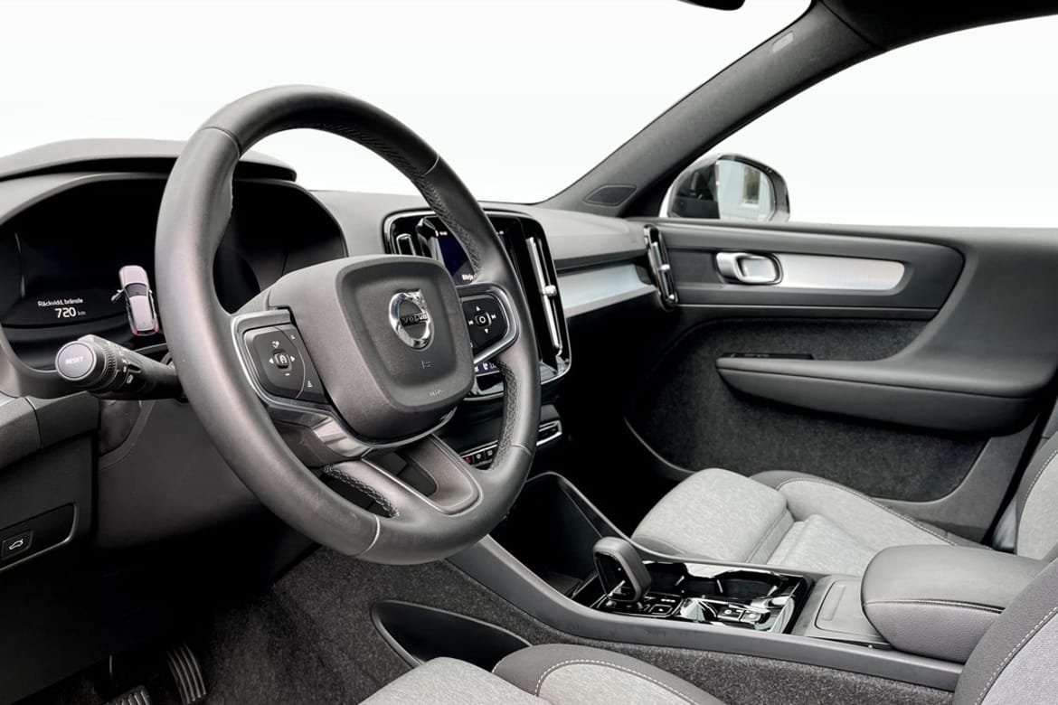 Volvo XC40 B3 FWD Bensin Plus Dark 2025, bild 5/9