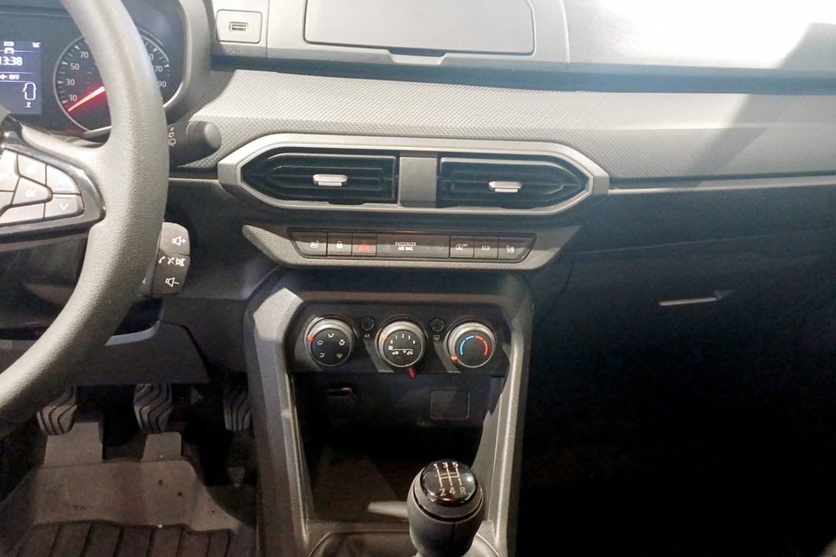 Dacia Sandero TCe 90 essential 2023, bild 6/10