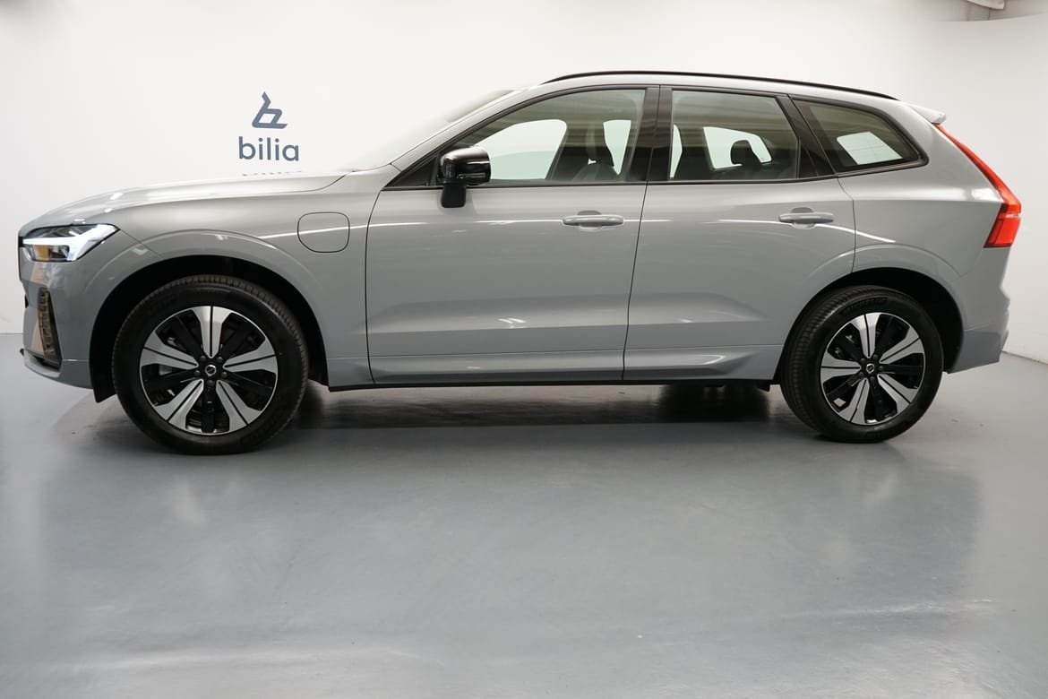 Volvo XC60 2025, photo 2/10