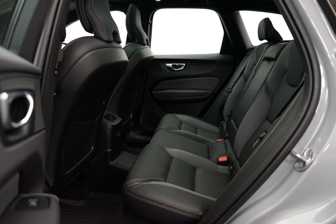 Volvo XC60 2025, photo 7/10