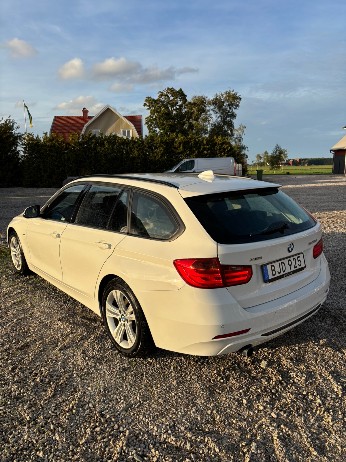 BMW 320 d xDrive Touring Manuell 2015, bild 4/7