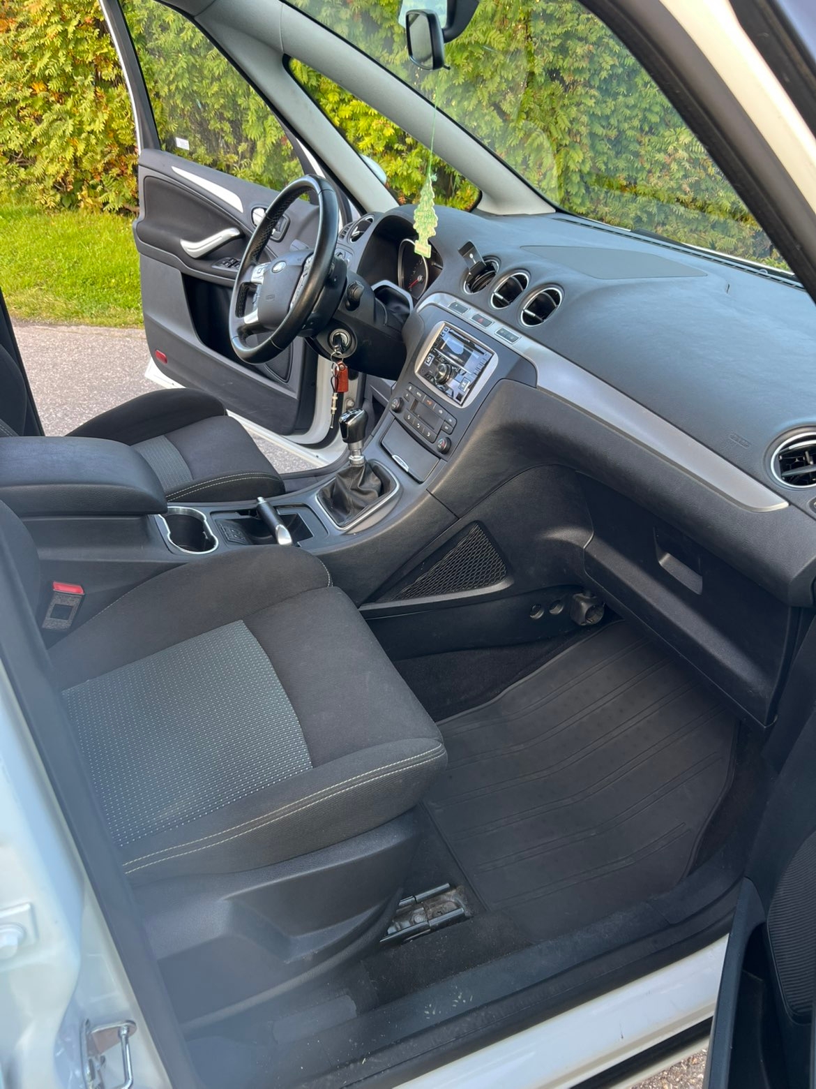 Ford S-MAX 2.0 TDCi Manuell 2014, bild 4/7