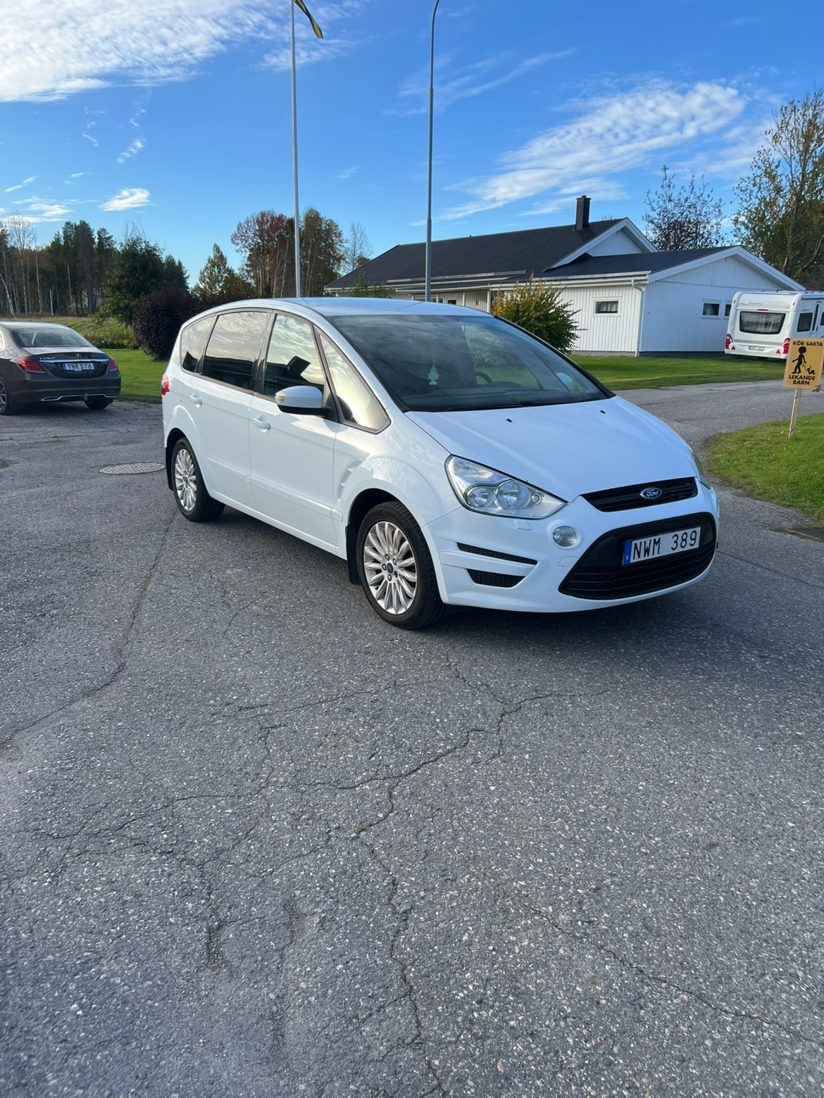 Ford S-MAX 2.0 TDCi Manuell 2014, bild 2/7