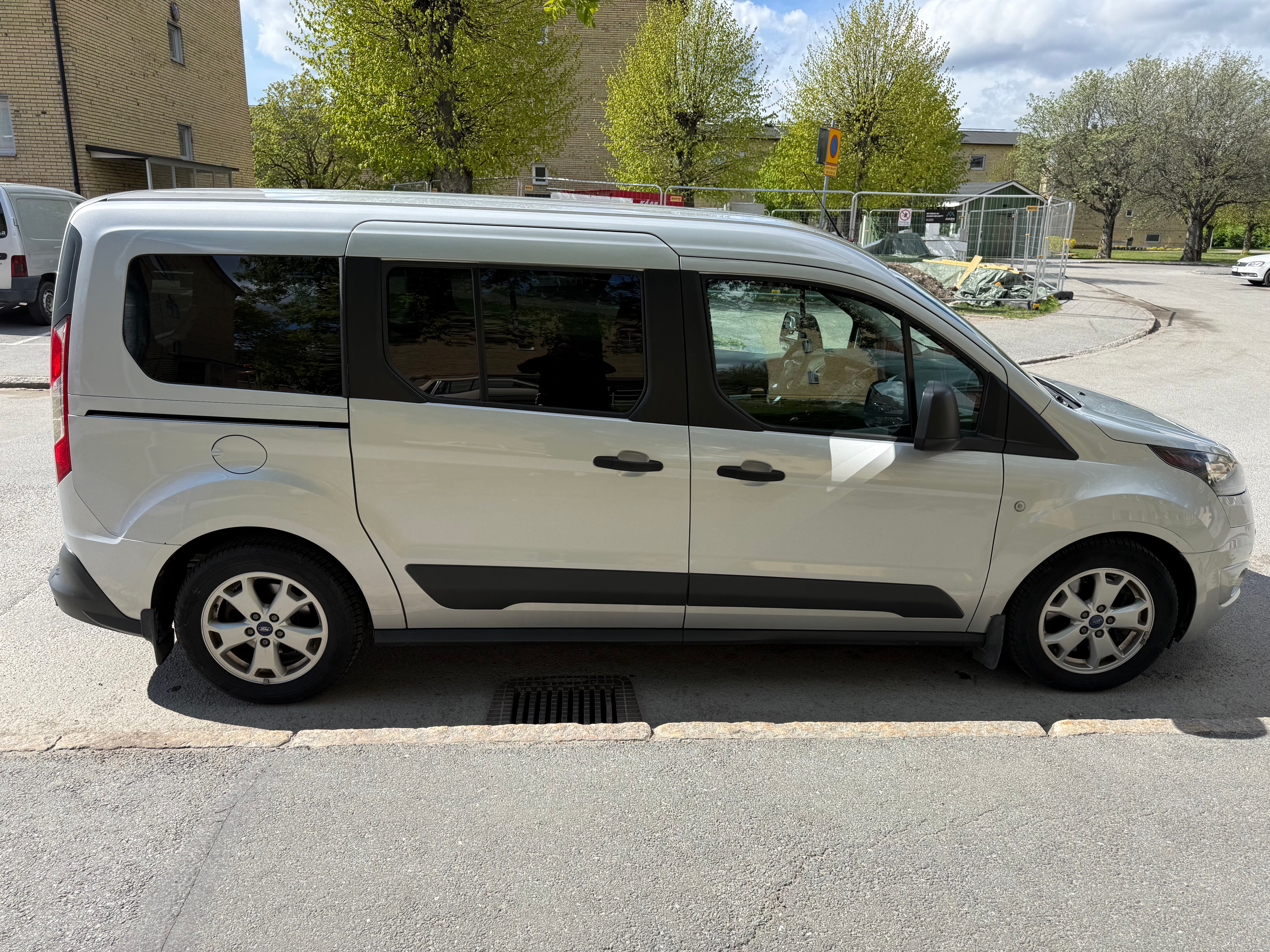 Ford Tourneo Connect 1.5 TDCi Manuell 2016, bild 4/10