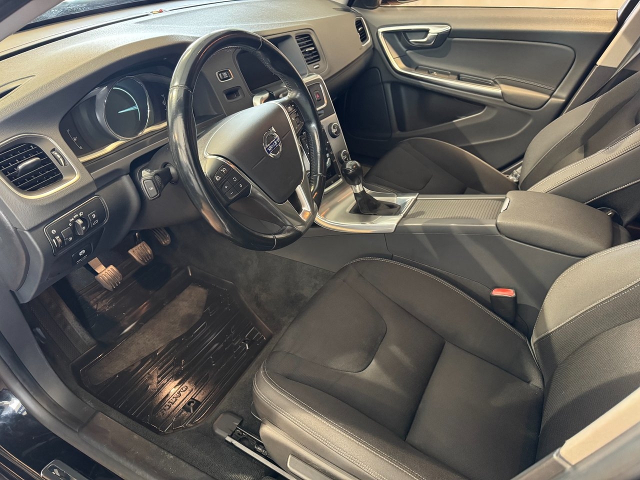 Volvo V60 2014, photo 4/10