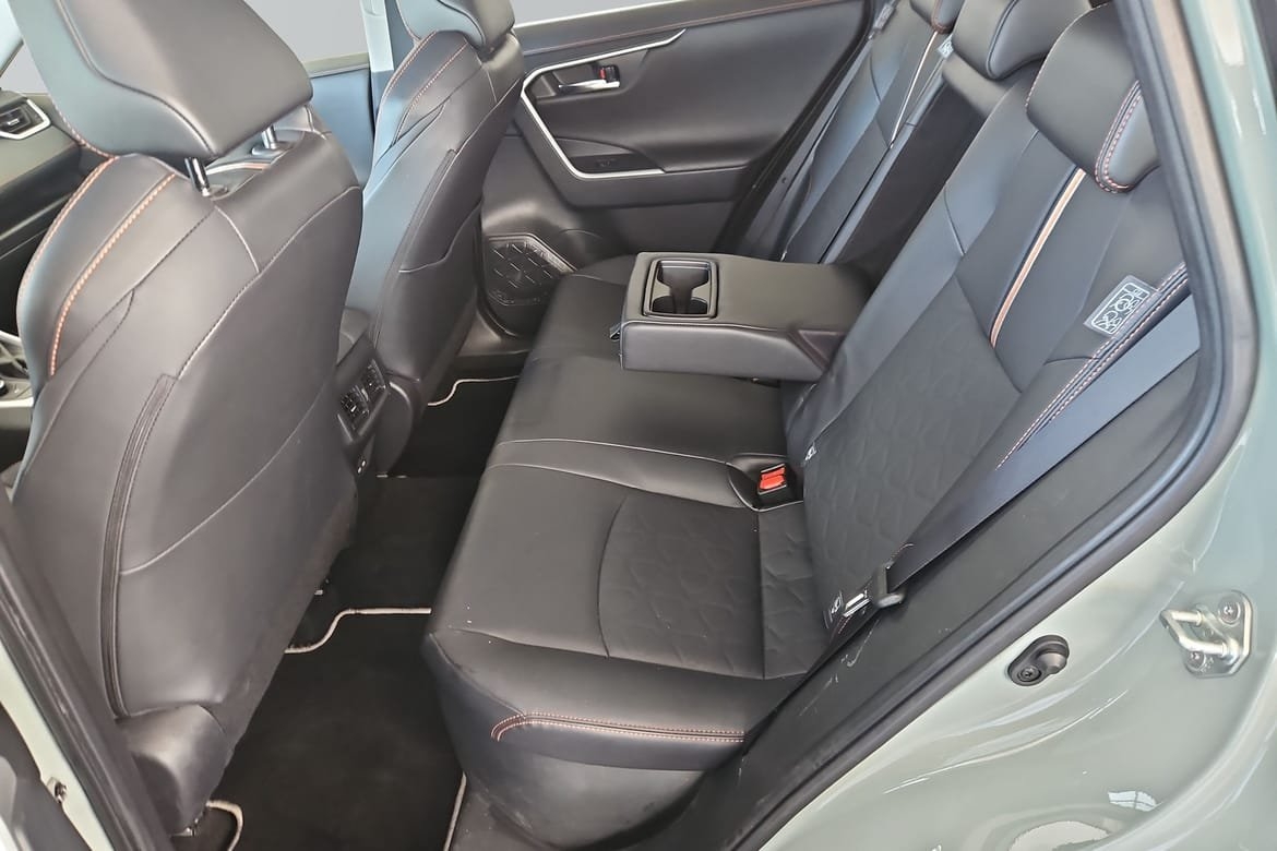 Toyota RAV4 ADVENTURE 2,5 H 2023, bild 7/10