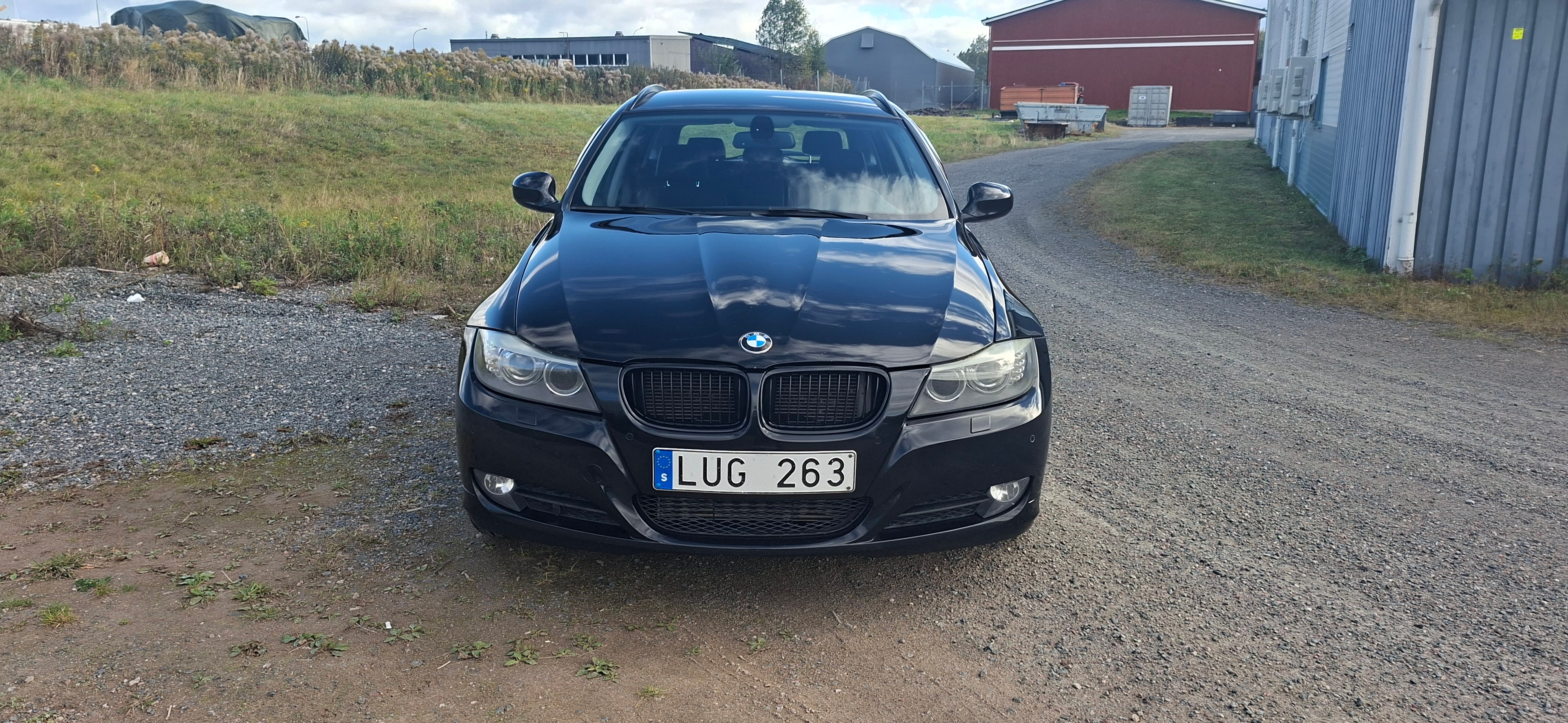 BMW 320 d xDrive Touring Manuell 2012, bild 2/7