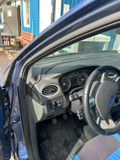 Ford Focus 5-dörrars 1.6 Manuell 2005, bild 7/9