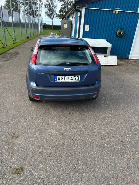 Ford Focus 5-dörrars 1.6 Manuell 2005, bild 4/9