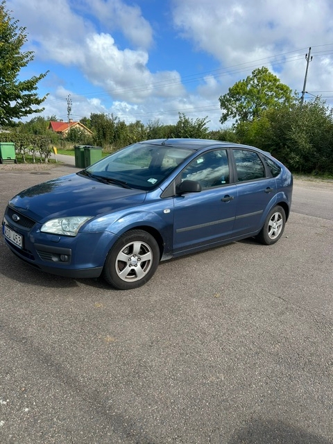Ford Focus 5-dörrars 1.6 Manuell 2005, bild 2/9