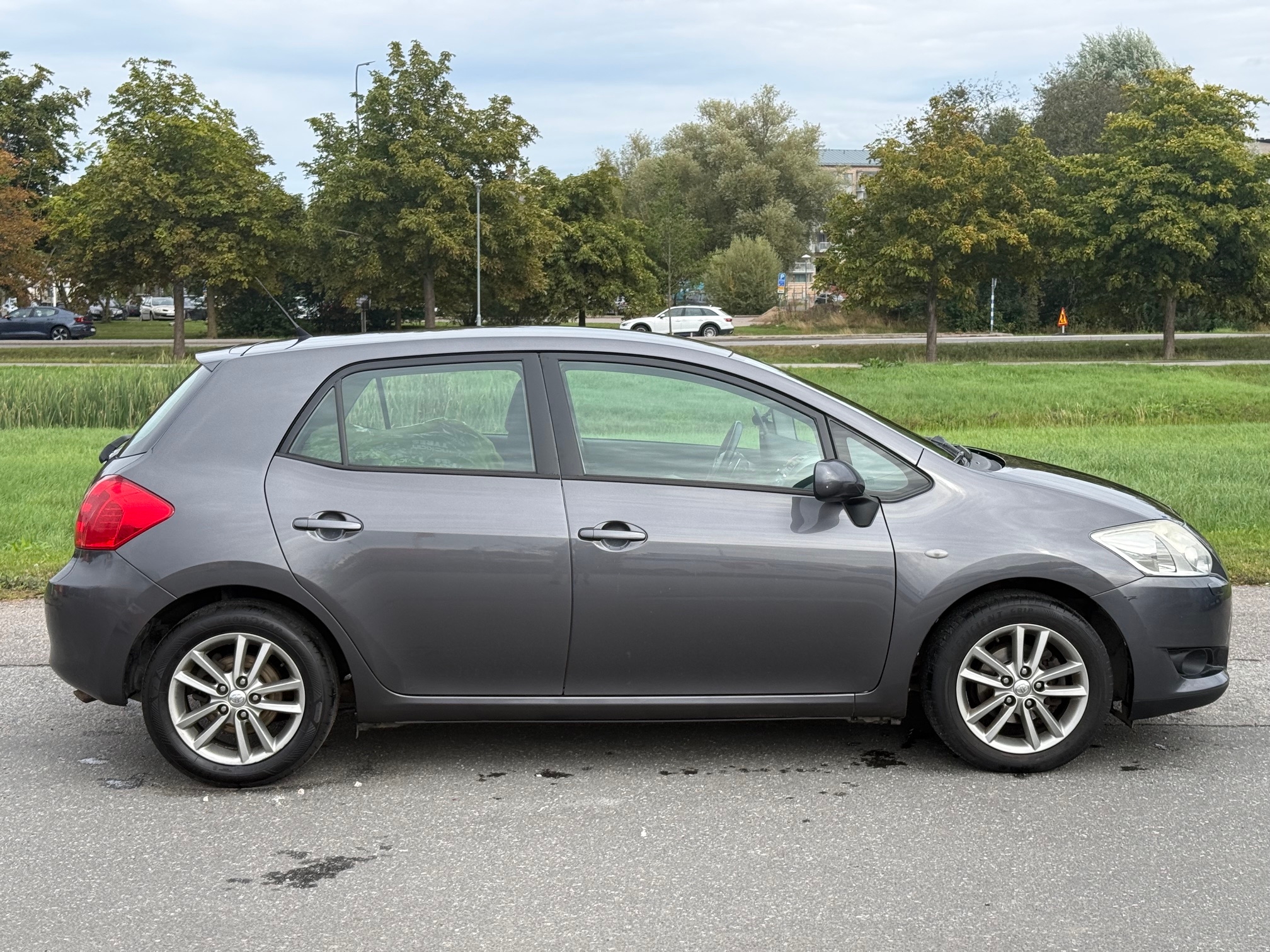 Toyota Auris 2009, bild 2/10