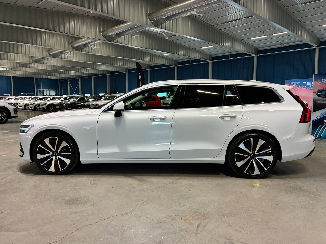 Volvo V60 D4 Aut Momentum Advanced 2021, bild 6/10