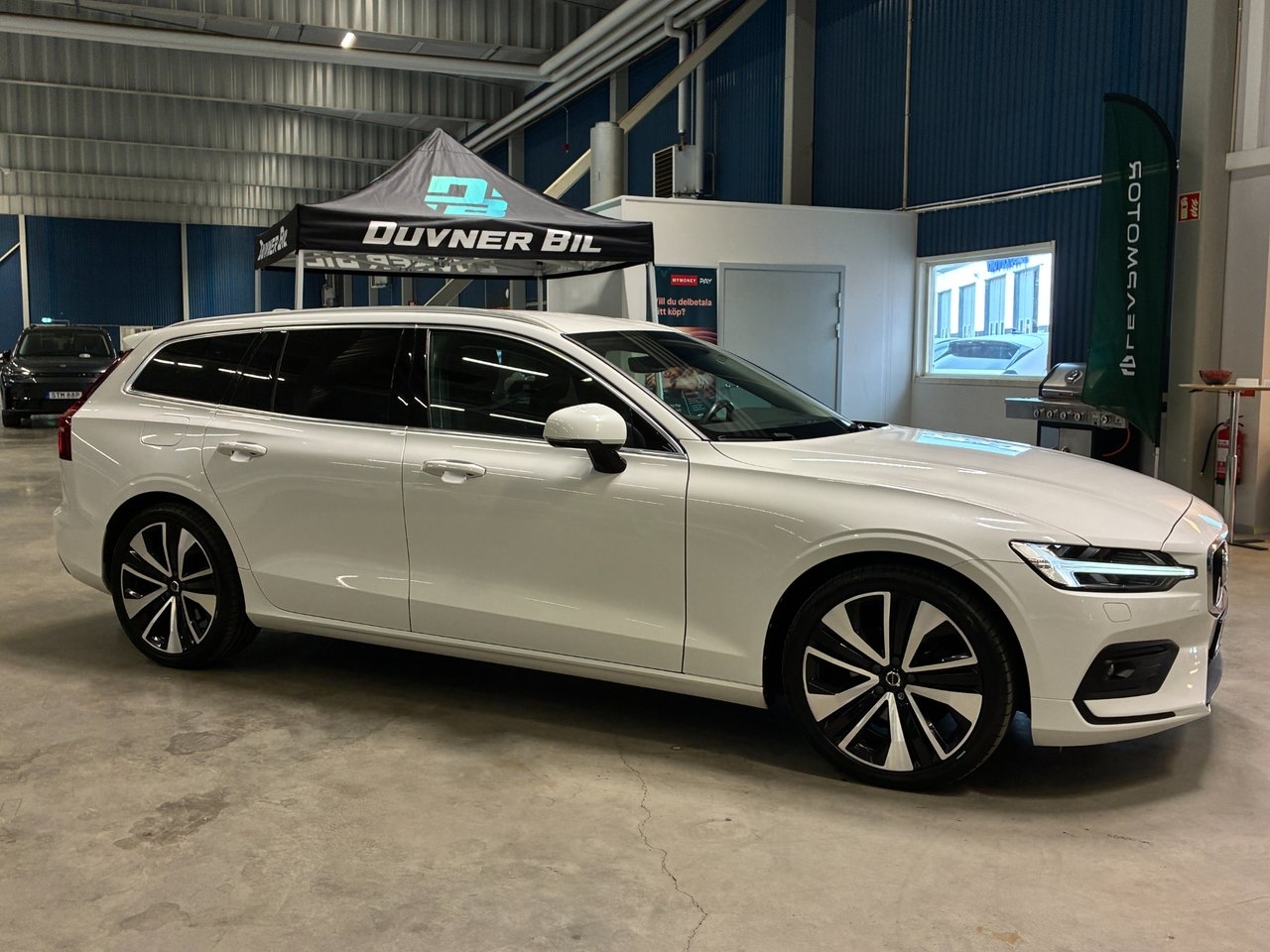 Volvo V60 D4 Aut Momentum Advanced 2021, bild 2/10