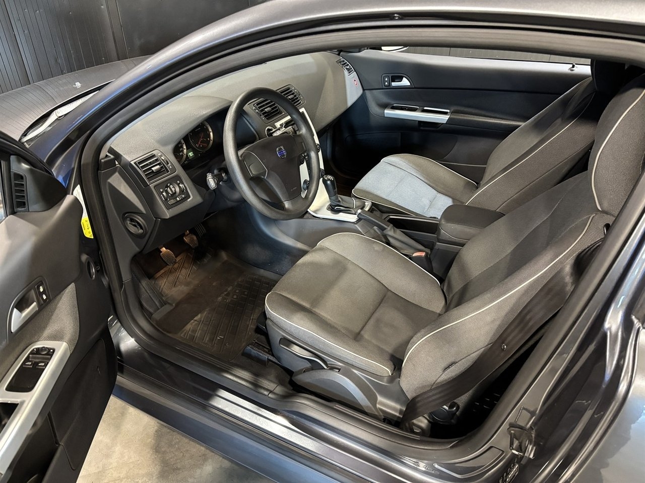 Volvo C30 1.8F (125hk) Låga mil 2007, bild 7/10