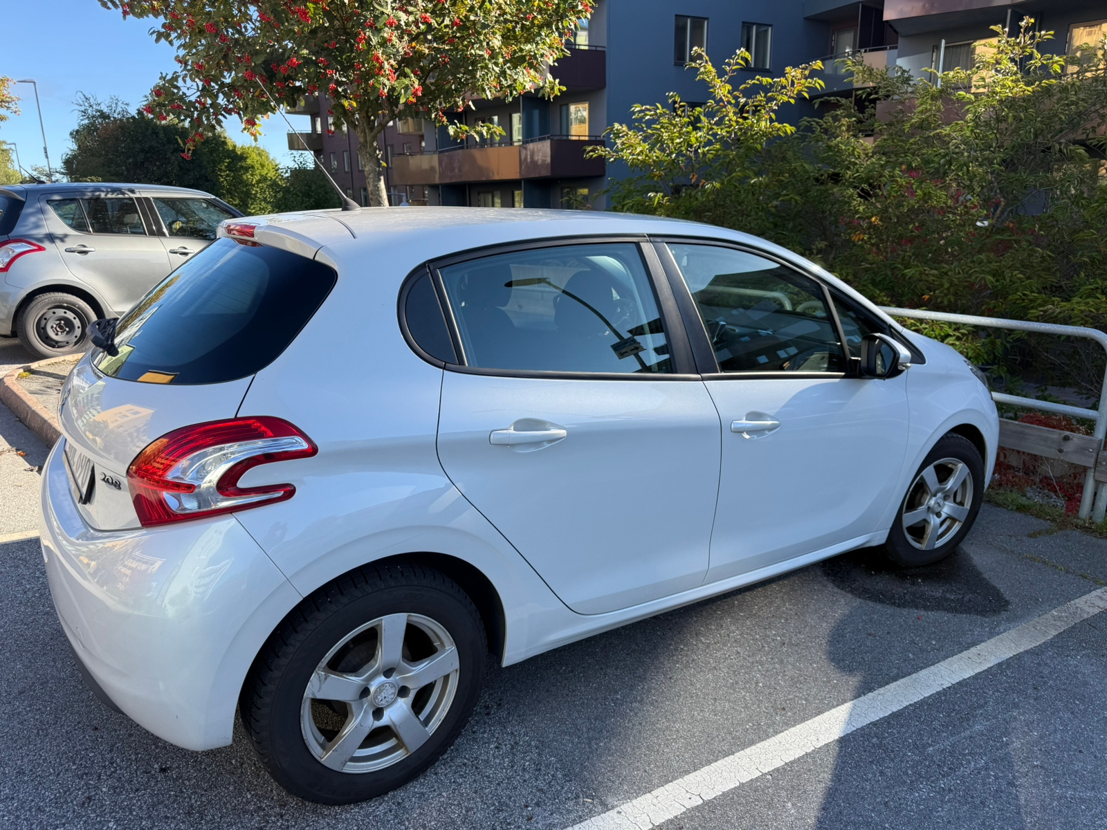 Peugeot 208 5-dörrar 1.2 VTi 82 Manuell 2014, bild 2/3