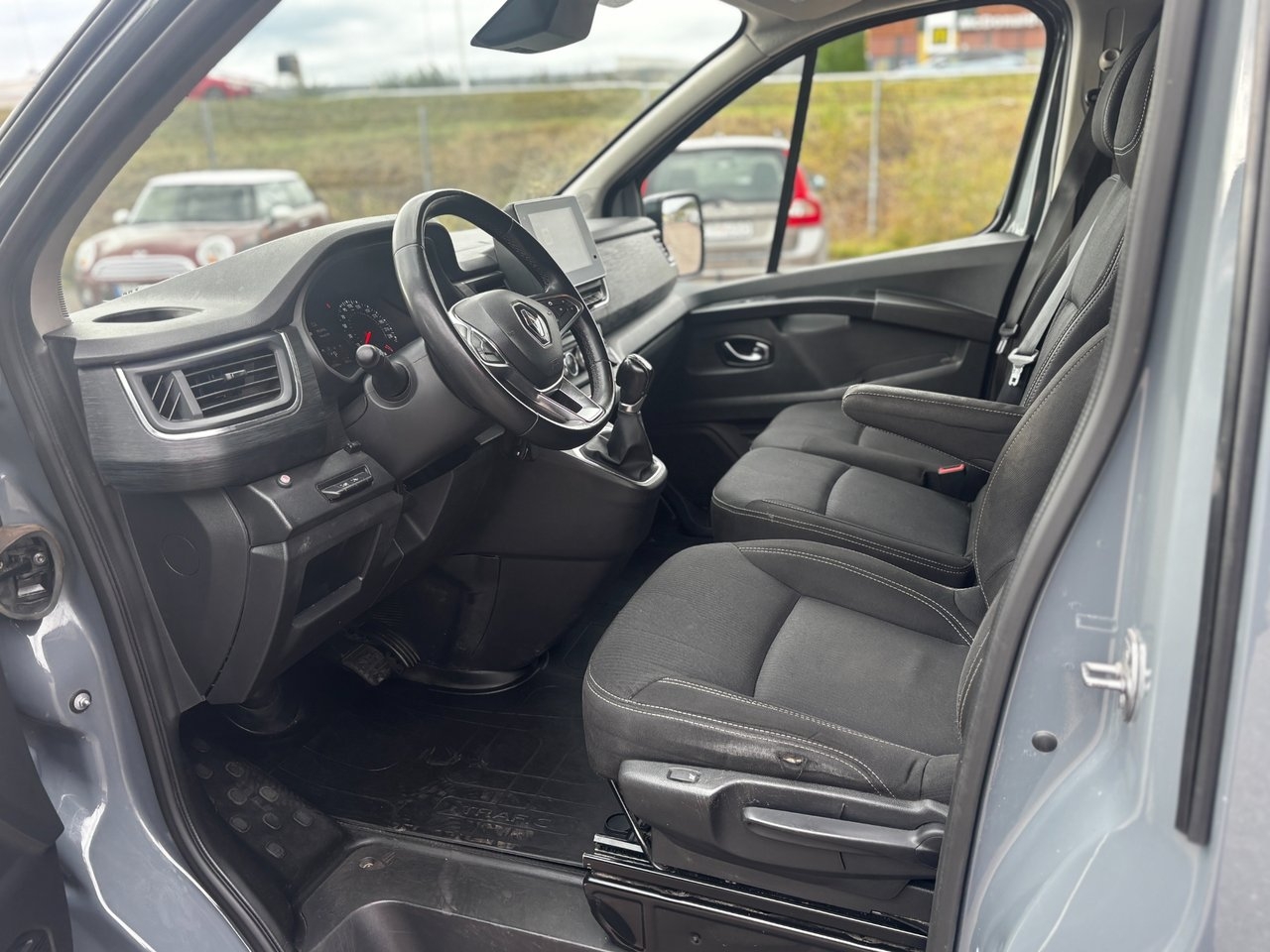 Renault Trafic 2023, bild 6/7