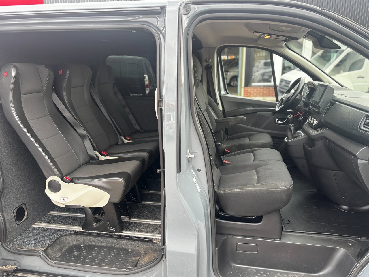 Renault Trafic 2023, bild 5/7