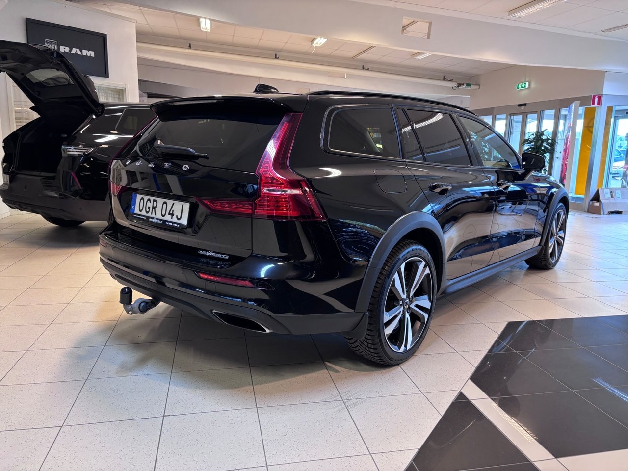 Volvo V60 Cross Country 2021, kuva 4/10