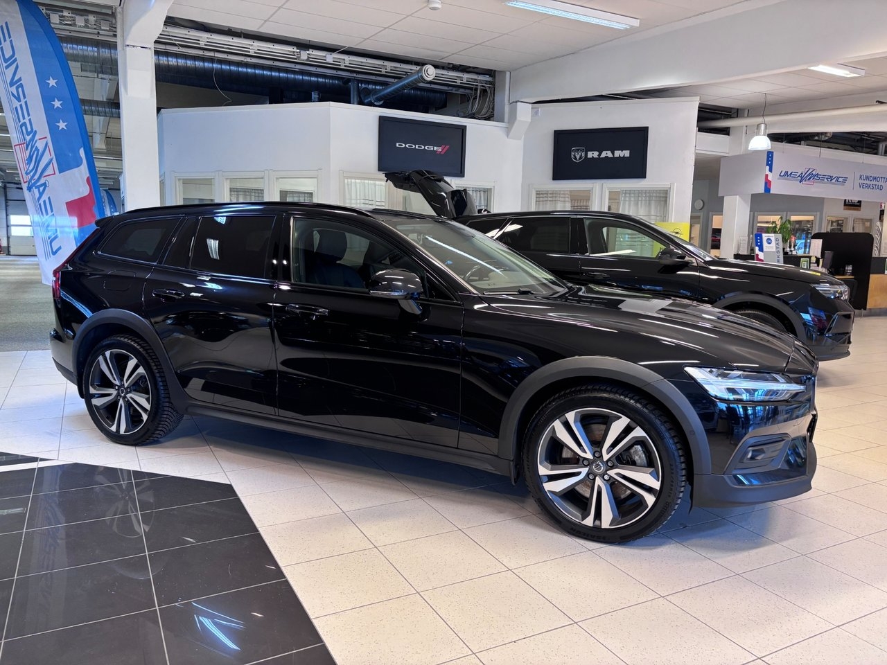 Volvo V60 Cross Country 2021, kuva 5/10
