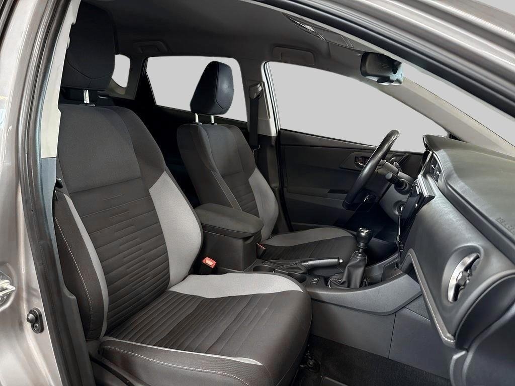 Toyota Auris 1.6 D-4D Active Plus 2016, bild 6/10