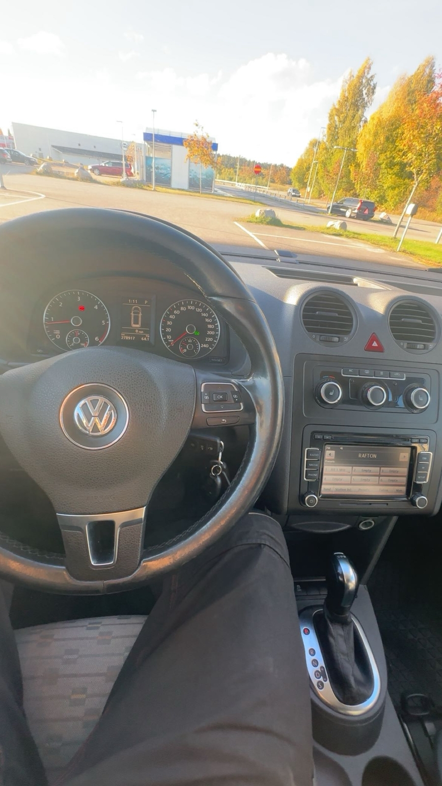 Volkswagen Caddy Maxi 2012, bild 2/9