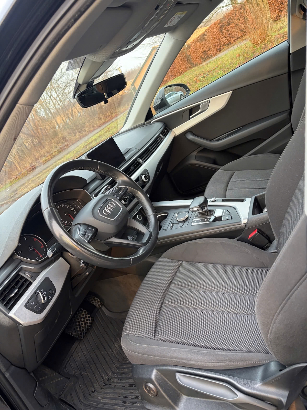 Audi A4 Avant 2.0 TDI S Tronic 2017, photo 5/7