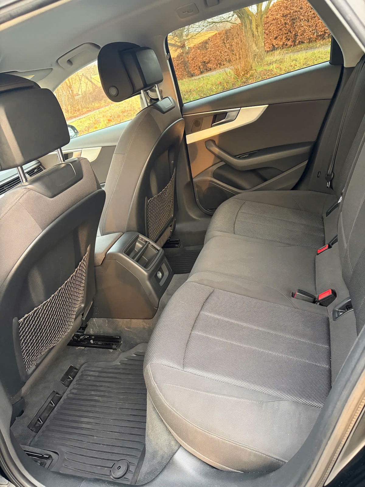 Audi A4 Avant 2.0 TDI S Tronic 2017, photo 6/7