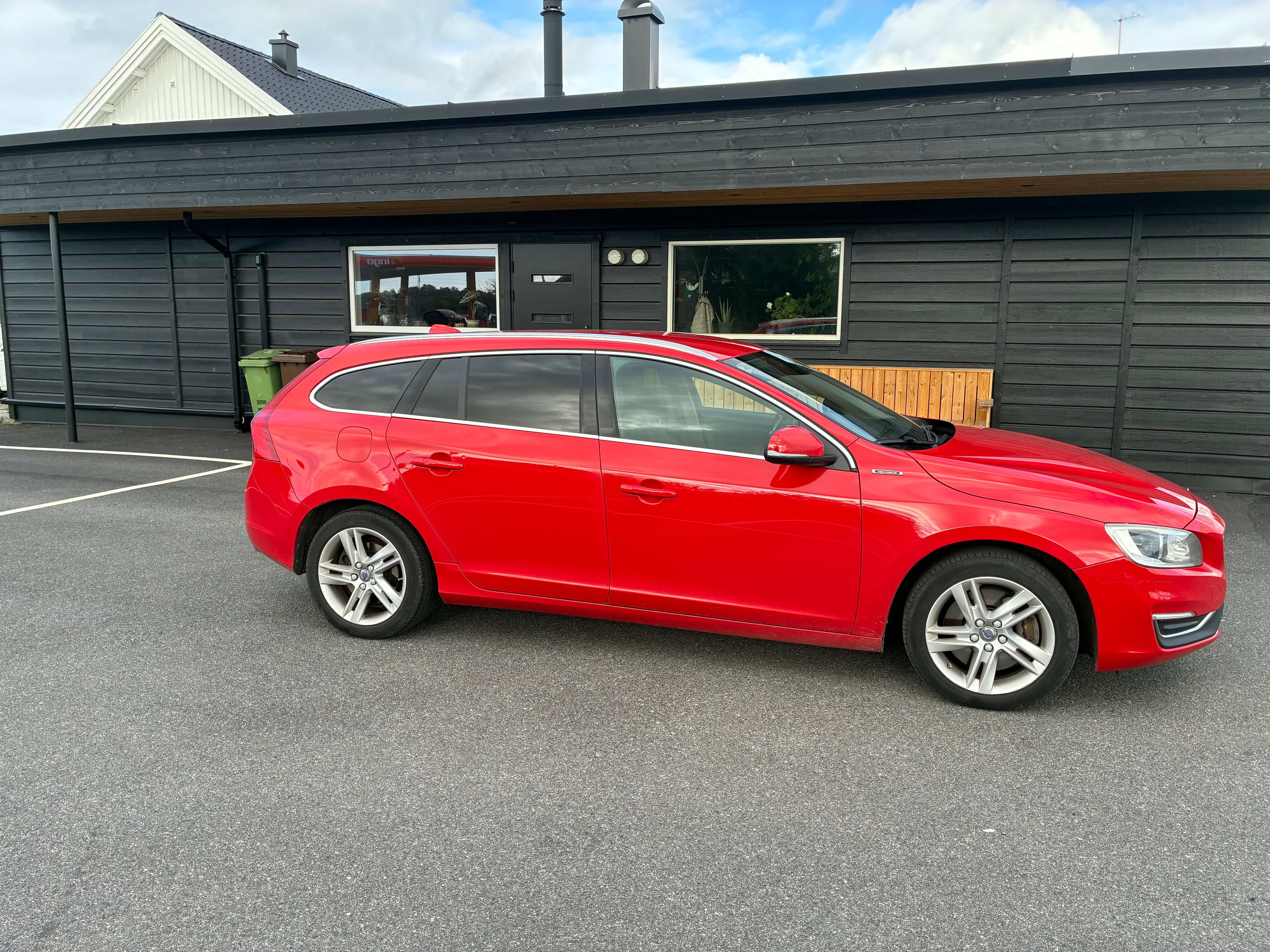 Volvo V60 D5 Twin Engine AWD Geartronic 2016, bild 3/10