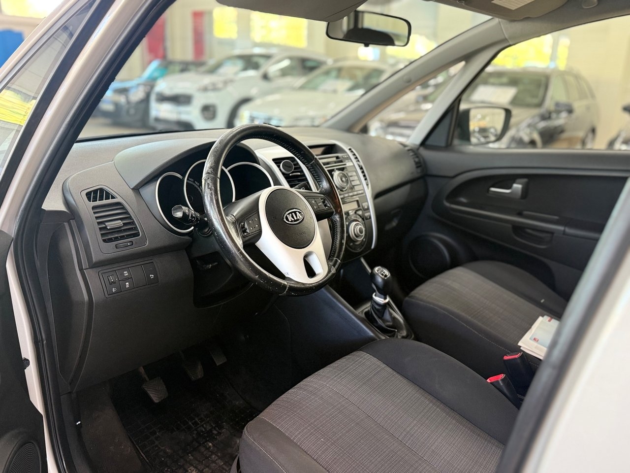 Kia Venga 1.4 CRDi ECO Comfort 2010, bild 7/10