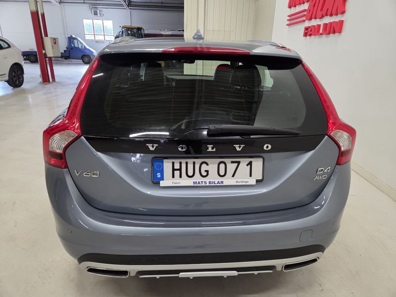 Volvo V60 Cross Country 2017, photo 7/10