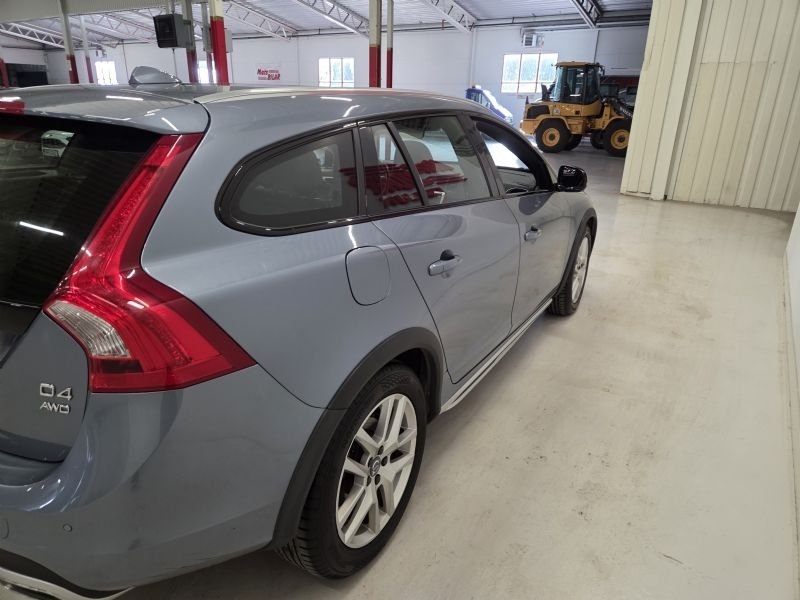 Volvo V60 Cross Country 2017, photo 6/10