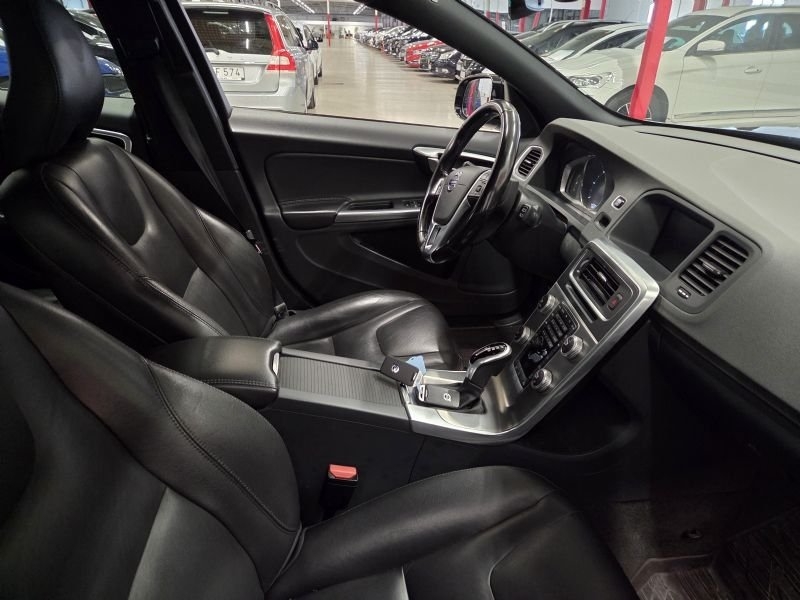 Volvo V60 Cross Country 2017, photo 4/10