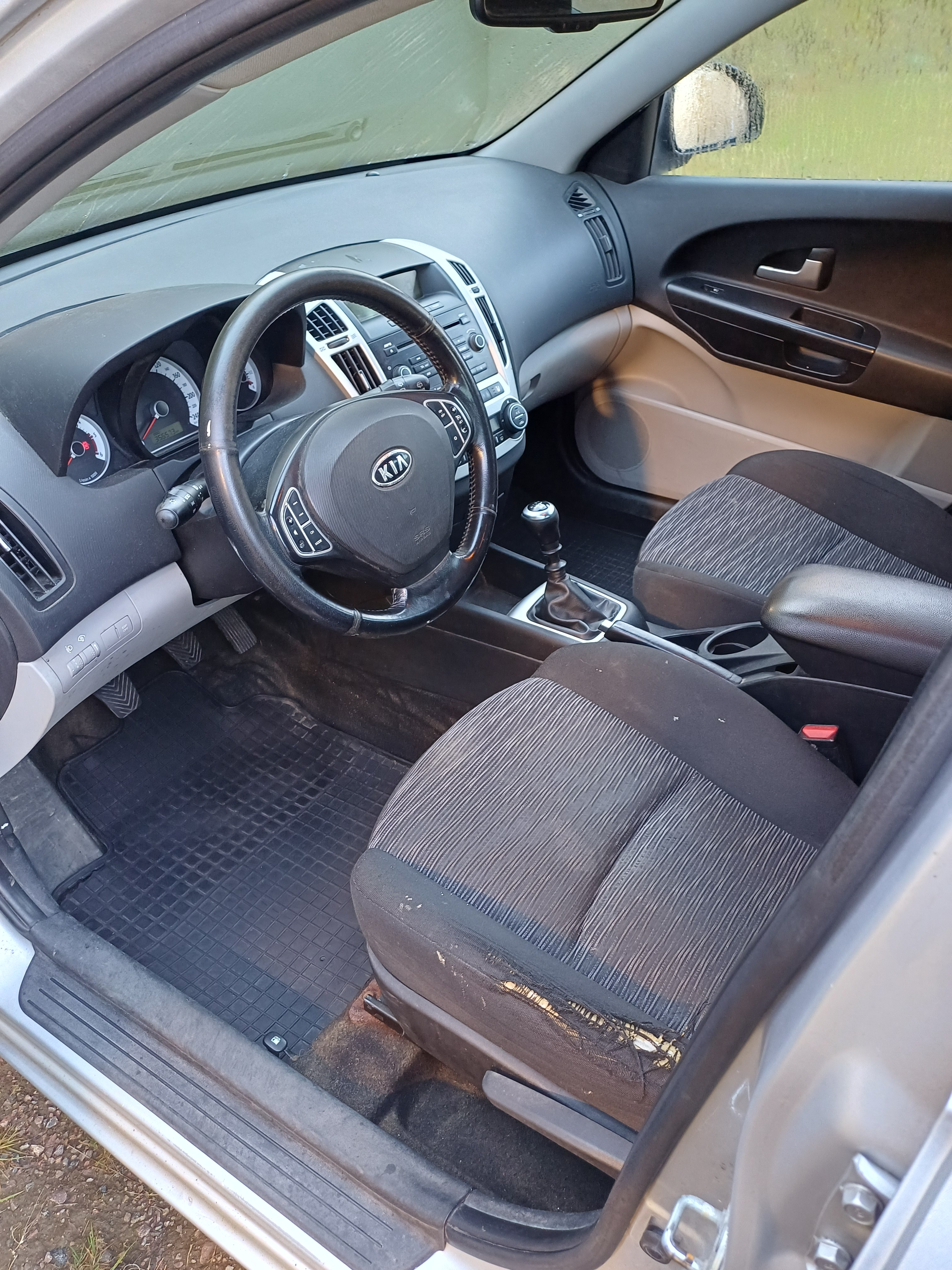 Kia Ceed _sw 1.6 CRDi Manuell 2009, kuva 3/5