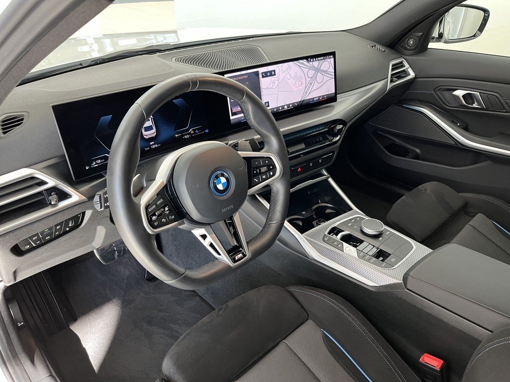 BMW 330 2025, kuva 6/10