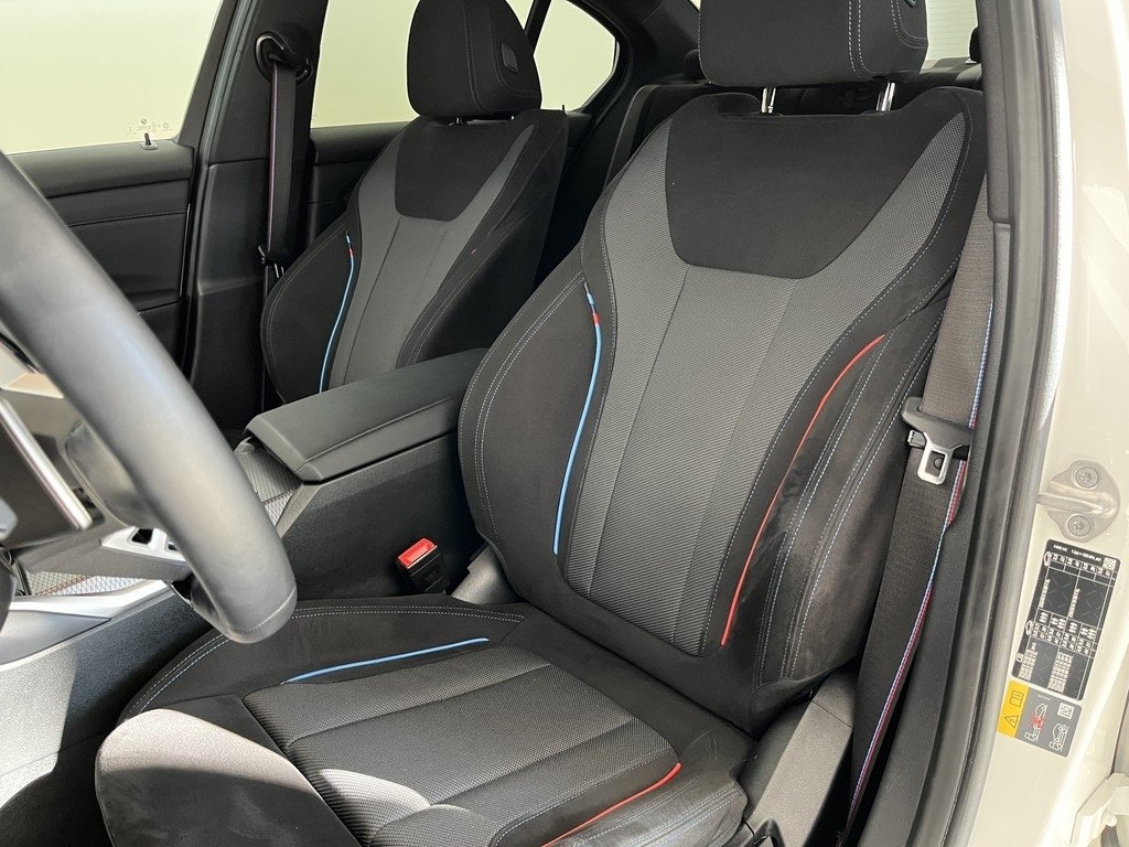 BMW 330 2025, kuva 7/10