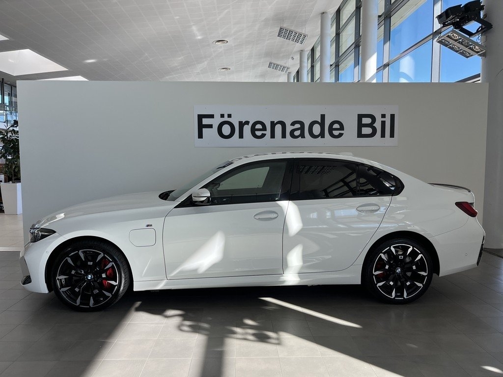BMW 330 2025, kuva 3/10