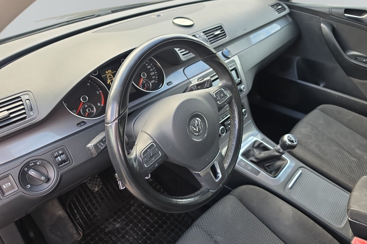 Volkswagen Passat 2010, photo 7/10