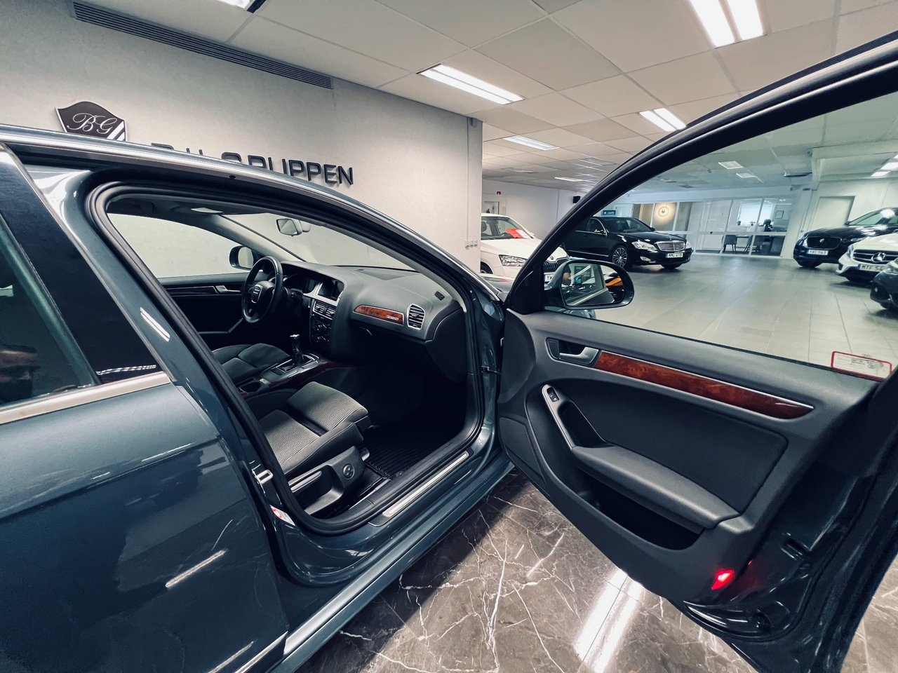 Audi A4 Sedan 2.0 TFSI quattro 2009, photo 7/10