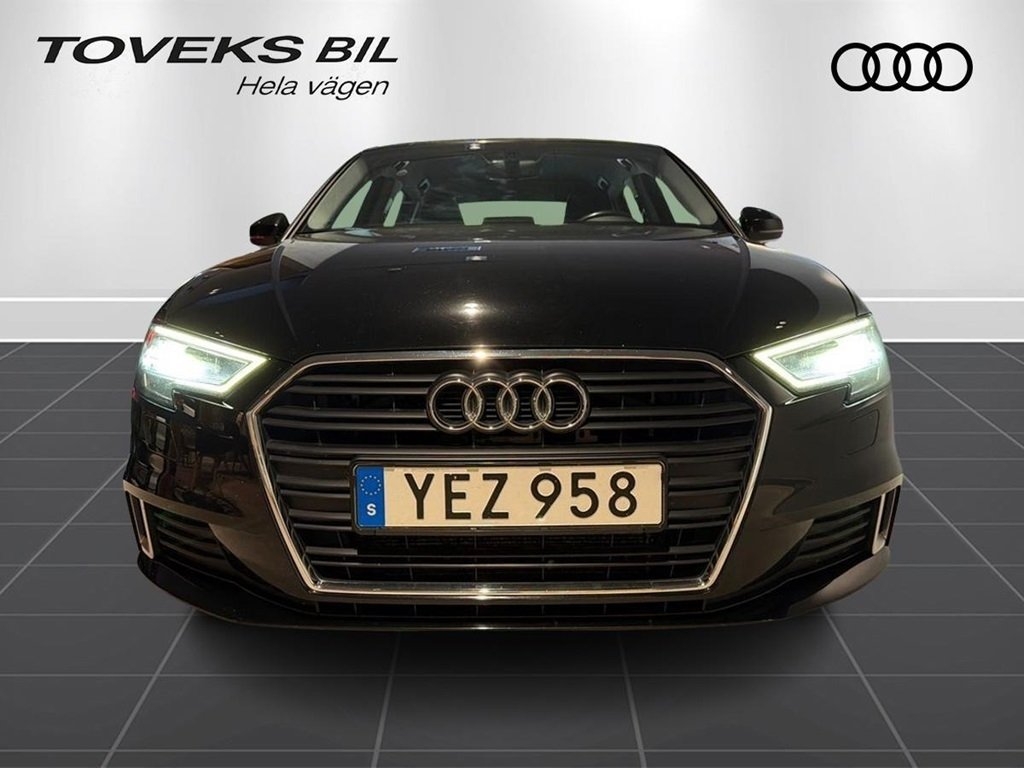 Audi A3 1.6 TDI 110HK 2017, bild 2/10