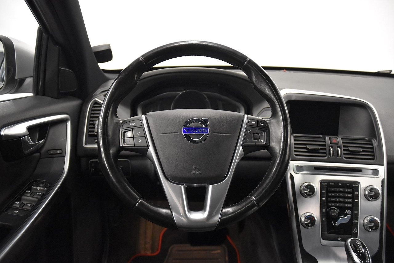 Volvo XC60 2016, photo 2/10