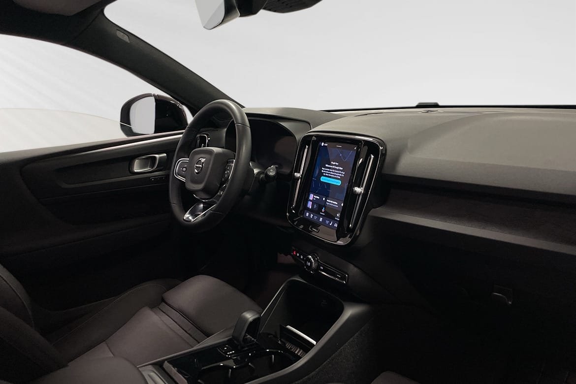 Volvo XC40 Recharge Plus 2023, photo 6/9