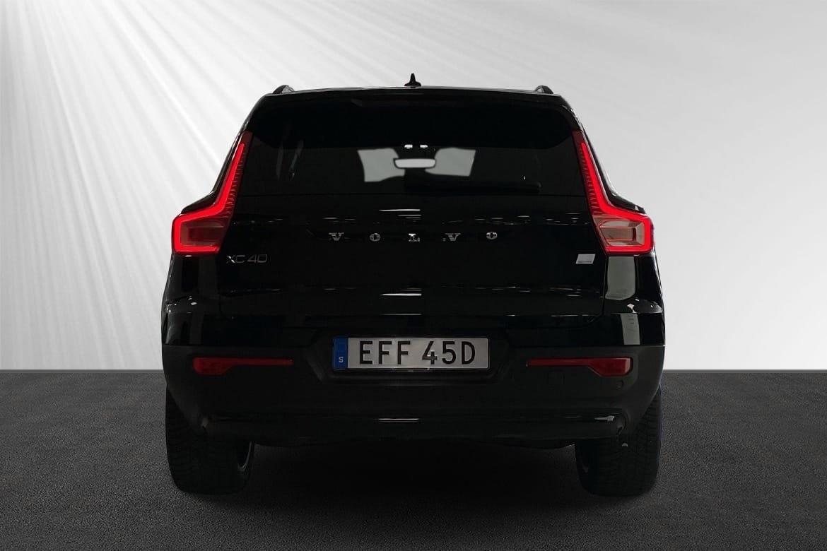 Volvo XC40 Recharge Plus 2023, photo 2/9